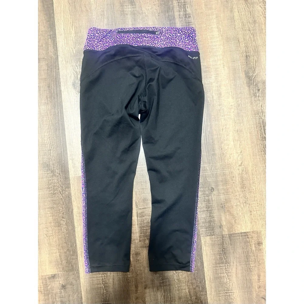 Nike Black And‎ Purple Trim Capris Small